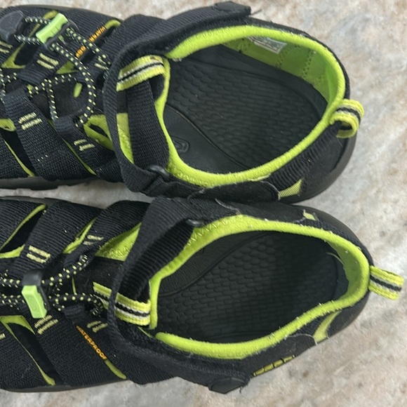 Keen Black & Green Hiking Sandals Outdoor Waterproof Shoes Size 6 - Picture 5 of 10